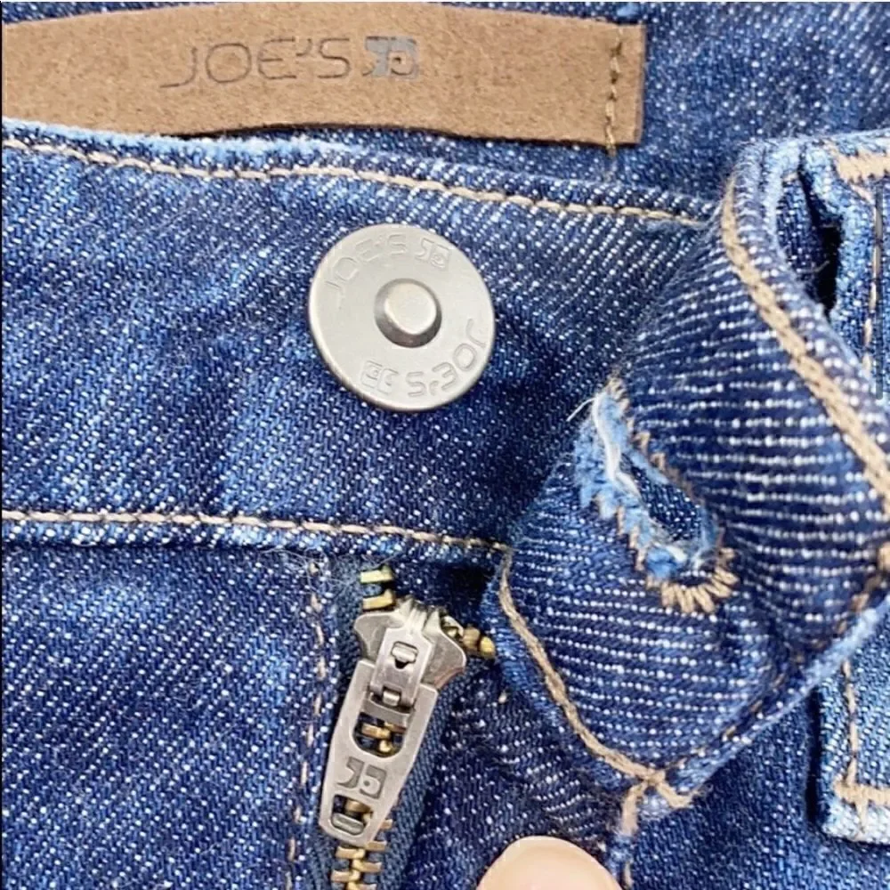 Joe’s Jeans 26 Regina Pant. Distressed denim.